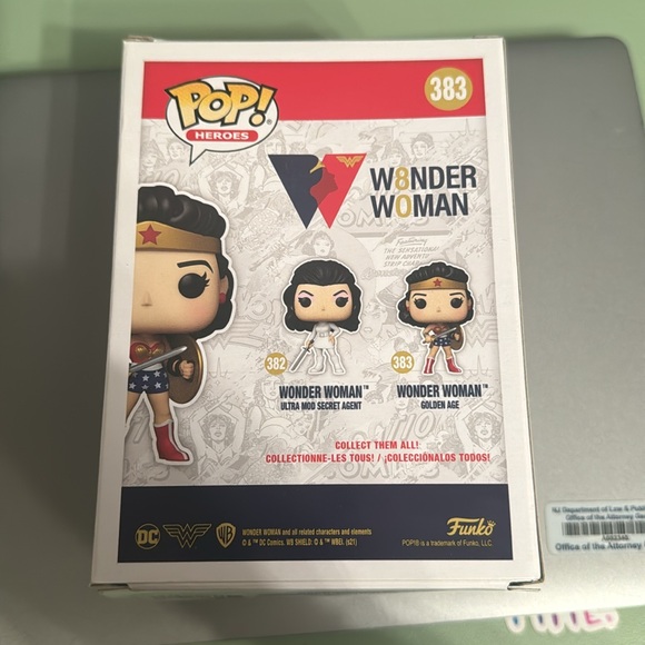 Wonder Woman Pop Heroes 383 - Picture 2 of 5